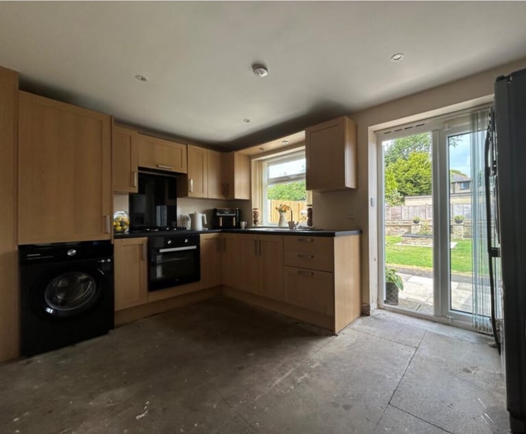 3/4 bedroom Semi - detached house to rent 