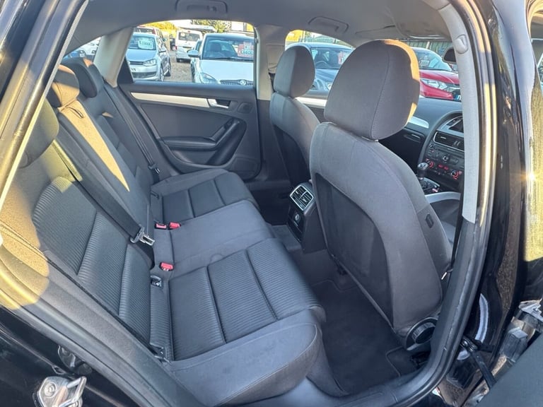 2009 Audi A4 2.0 TDI Executive SE Saloon 4dr Diesel Manual Euro 4 (143 ps) Saloon Diesel Manual
