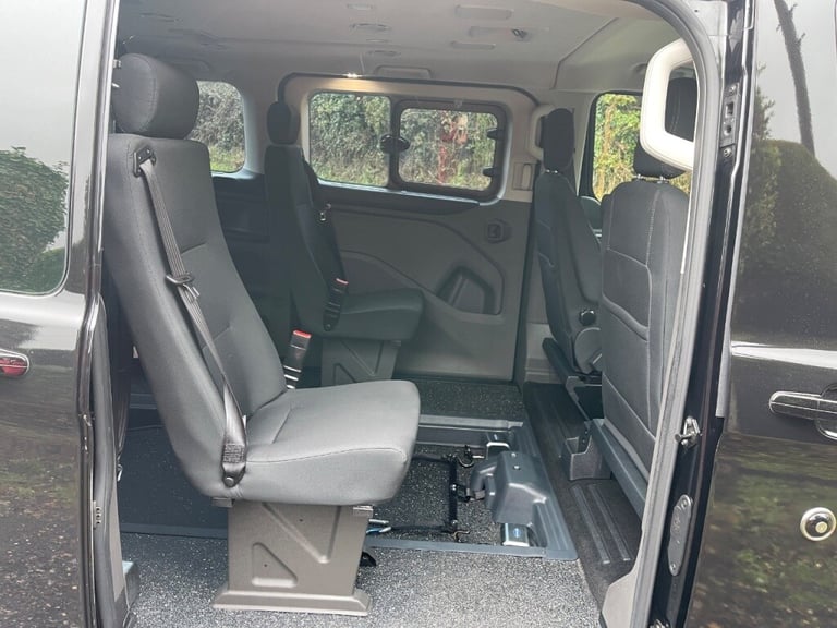  Ford Tourneo Custom 2.0 EcoBlue 130ps Titanium WHEELCHAIR ACCESSIBLE VEHICLE 4