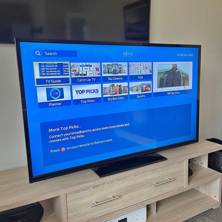 32" DIGIHOME FULL HD FREEVIEW HD BUILT IN LED TV WITH STAND & REMOTE CONTROL