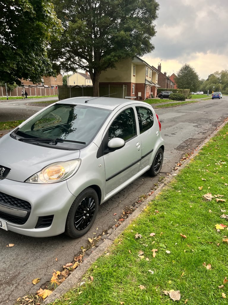 Peugeot, 107, Hatchback, 2011, Manual, 998 (cc), 5 doors