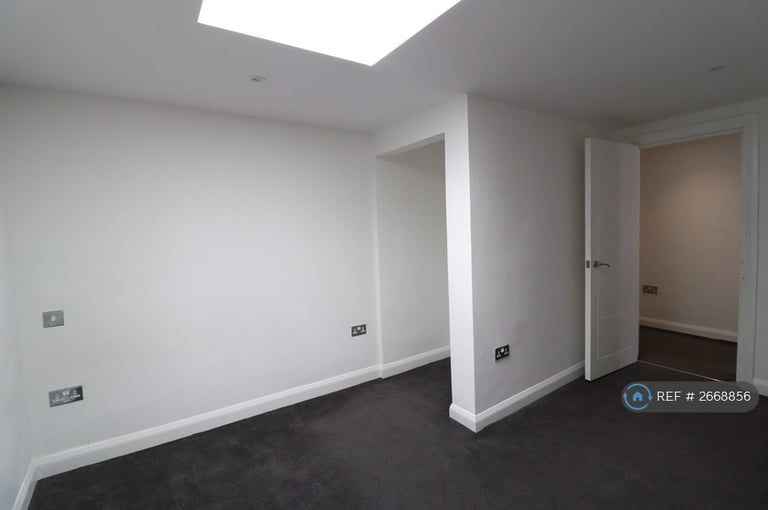 2 bedroom flat in High Street, Sittingbourne, ME10 (2 bed) (#2668856)