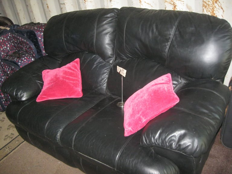 MODERN BLACK 2 SEATER DUAL RECLINER SOFA. GOOD ORDER. VIEWING / DELIVERY AVAILABLE