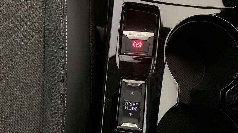 2024 Peugeot 208 50kWh E-Style Hatchback 5dr Electric Auto (7.4kW Charger) (136 ps) Hatchback Ele...