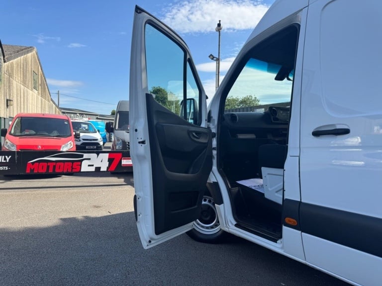 Mercedes-Benz Sprinter 3.5t H2 L2 Progressive Van++1 OWNER++CRUISE++REV