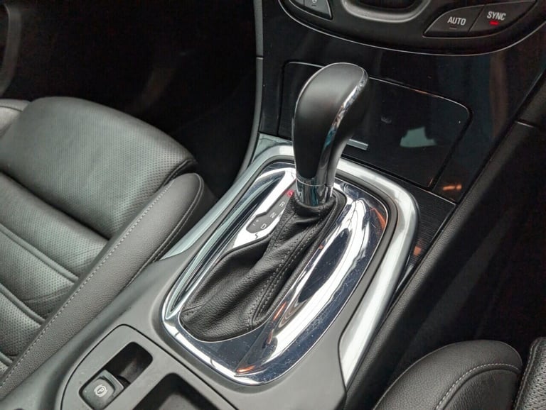 2016 Vauxhall Insignia 2.0 CDTi Elite Nav Hatchback 5dr Diesel Auto Euro 6 (170 ps) - PARKING SEN...