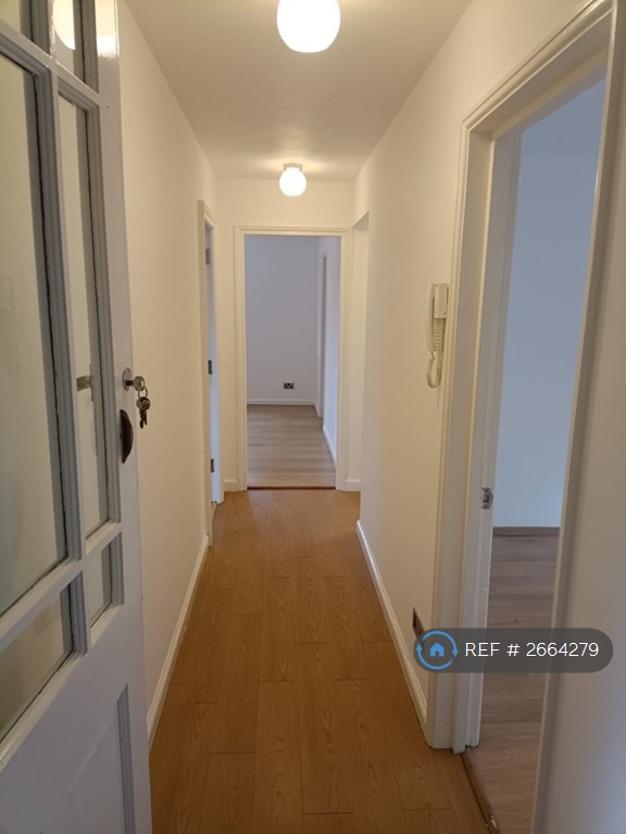 2 bedroom flat in Lindbergh Close, Newport, NP19 (2 bed) (#2664279)