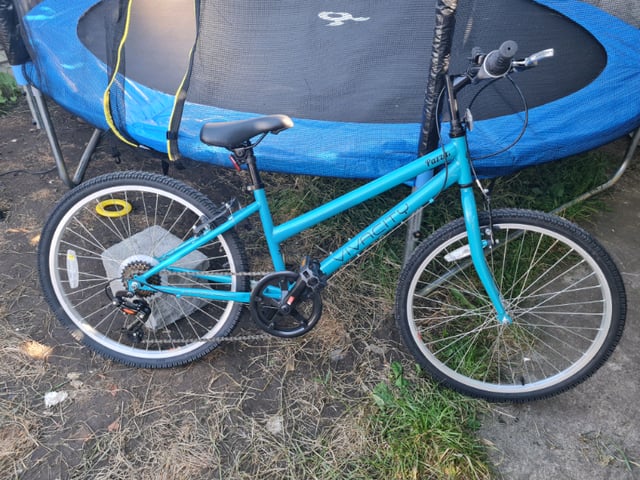 Pazzaz vivacity 24 inch hybrid shop bike