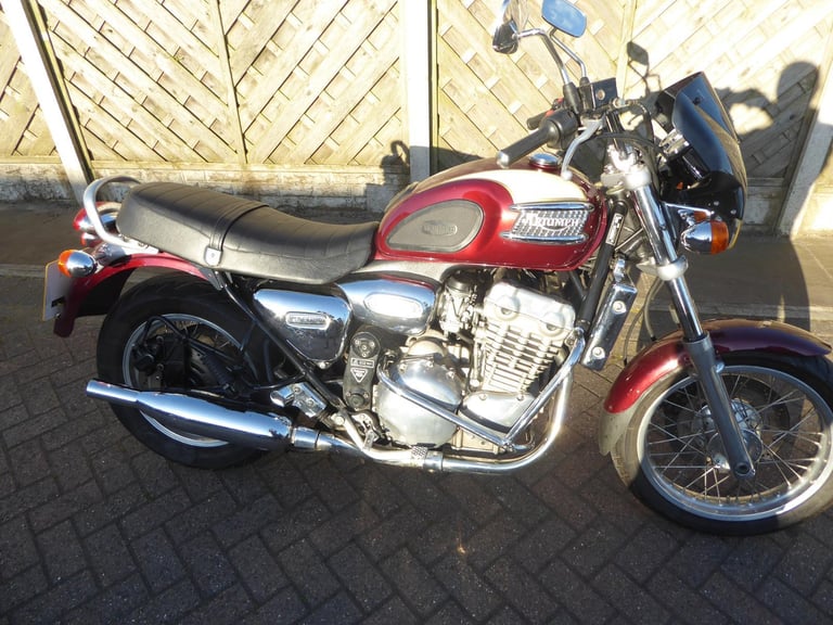 TRIUMPH THUNDERBIRD 900 N REG OWNERS AND SERVICE BOOK VERY CLEAN BIKE