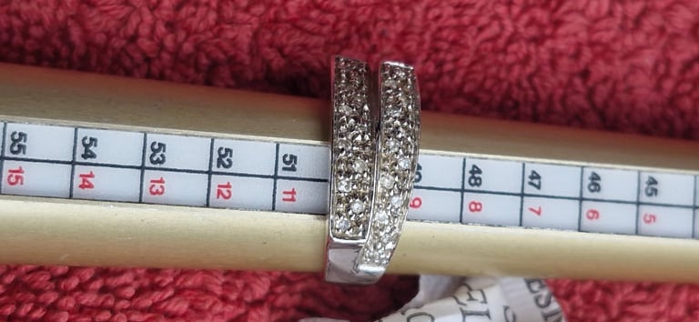 9ct carat white gold ring set with diamonds 