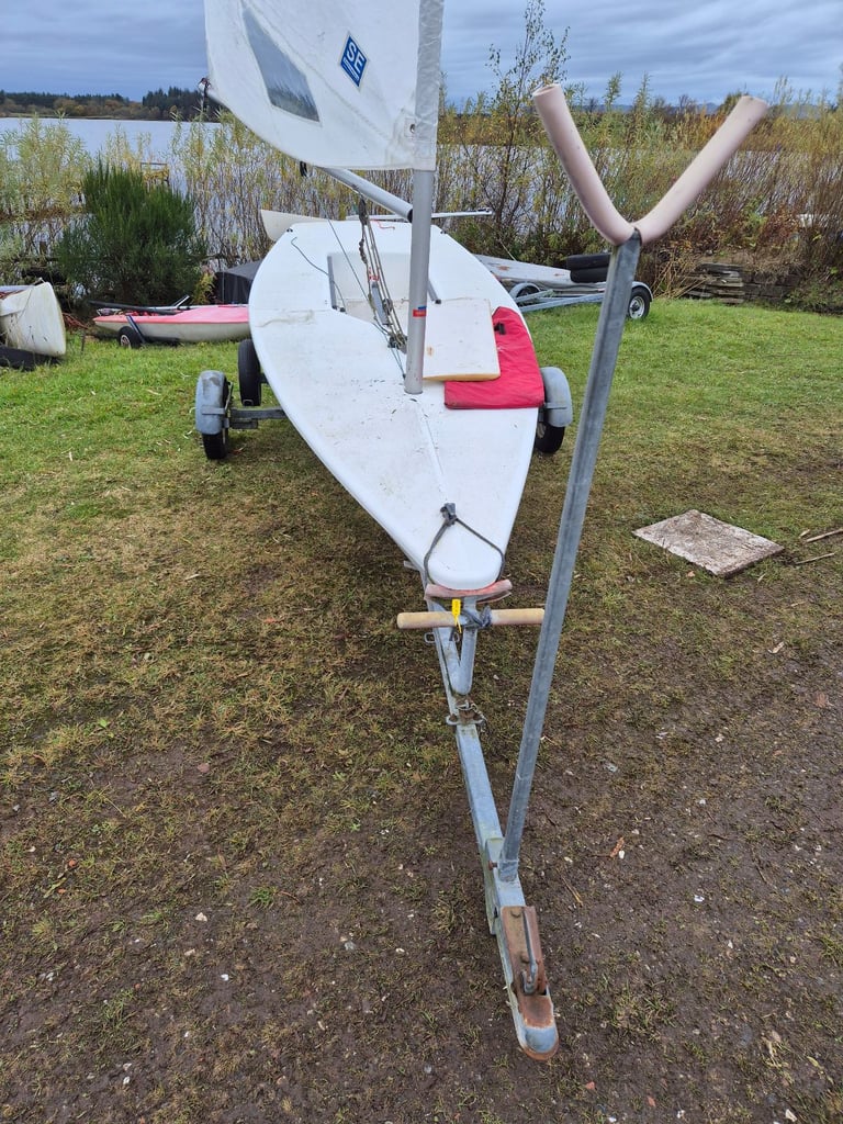 Laser sailing dinghy with combi road trailer