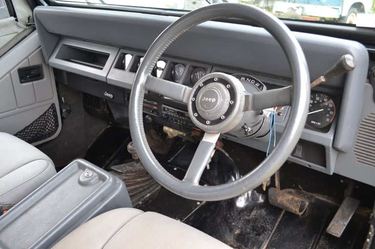 Jeep Wrangler YJ 4.2 Auto Soft Top 1988 for Restoration or Parts 'Free delivery'*