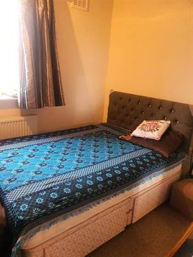 image for Spacious Double Room to Rent in Shared House – St. Helier Avenue, Morden SM4- single professionals