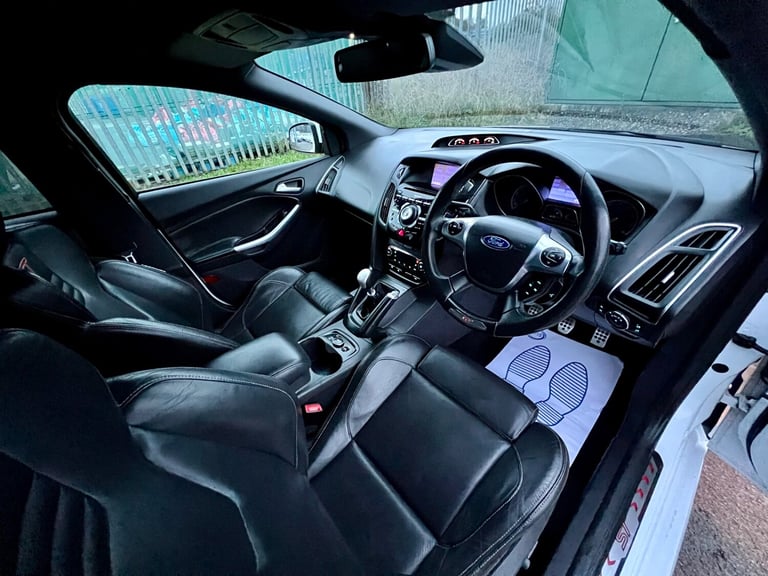 2012 Ford Focus 2.0T ST-3 5dr Ex Police ESTATE Petrol Manual