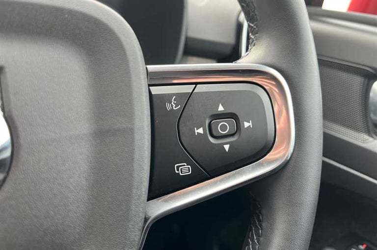 2021 Volvo XC40 1.5 T3 Momentum SUV 5dr Petrol Auto Euro 6 (s/s) (163 ps) SUV Petrol Automatic