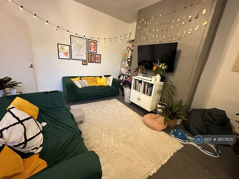 2 bedroom flat in Heaton, Newcastle Upon Tyne, NE6 (2 bed) (#2677835)