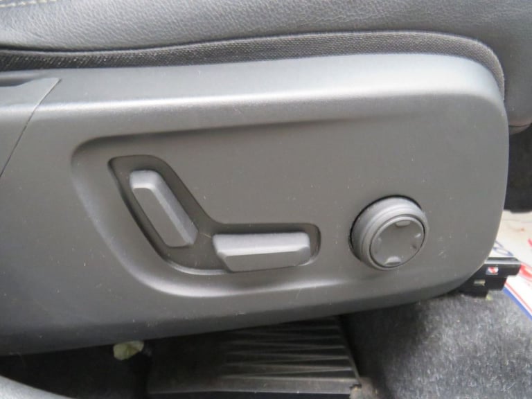 2020 Volvo XC40 2.0 D4 Inscription SUV 5dr Diesel Auto AWD Euro 6 (s/s) (190 ps) ESTATE Diesel Au...