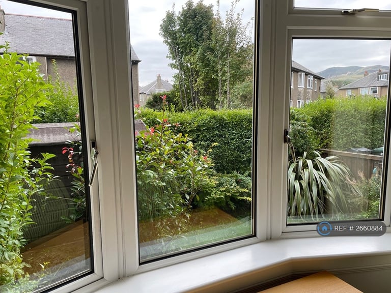 3 bedroom flat in Colinton Mains Terrace, Edinburgh, EH13 (3 bed) (#2660884)