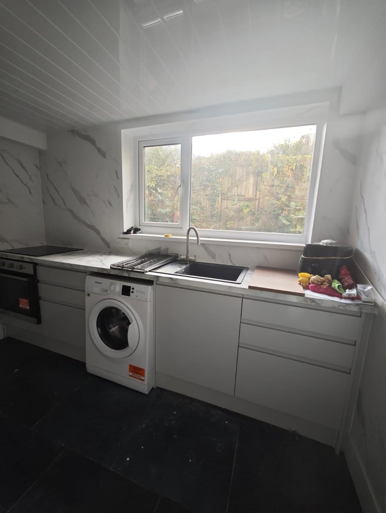 Spacious 2 Bedroom Furnished Flat To Rent - SA2 0QT