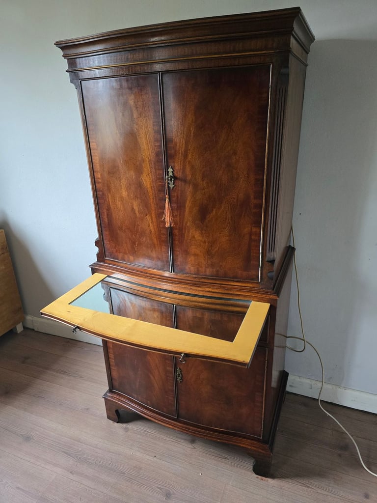 VINTAGE Burr Walnut Purpose Built Cocktail Drinks Cabinet -Possible Local Delivery