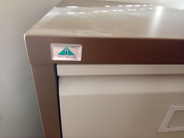 Bisley 3 drawer filing cabinet, 2 keys, like new.