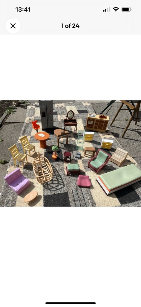 image for Large Job Lot Of Hannah Montana Dolls House Furniture Malibu Beach inc Egg Chair