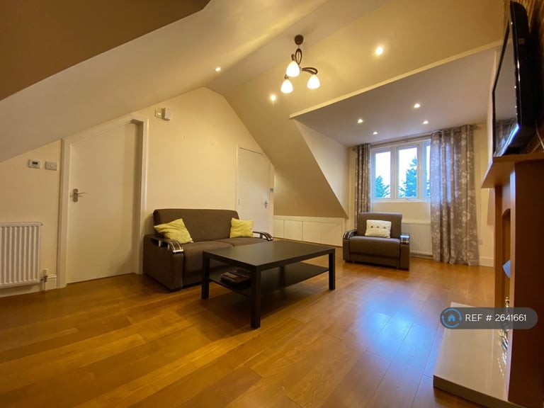 3 bedroom flat in Egerton Gardens, London, NW4 (3 bed) (#2641661)