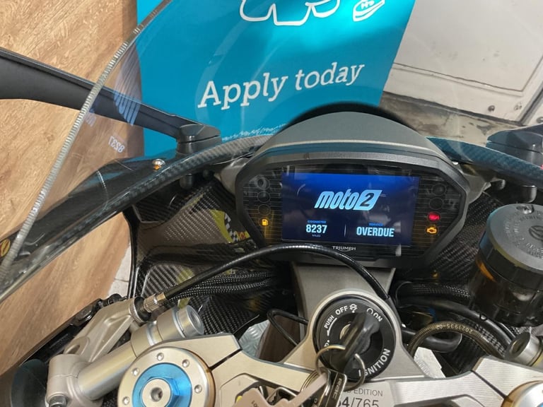 TRIUMPH DAYTONA MOTO2 765