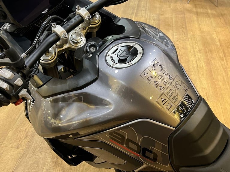 2025 Triumph Tiger 900 GT PREMIUM TWIN COLOUR Petrol black 6 Speed
