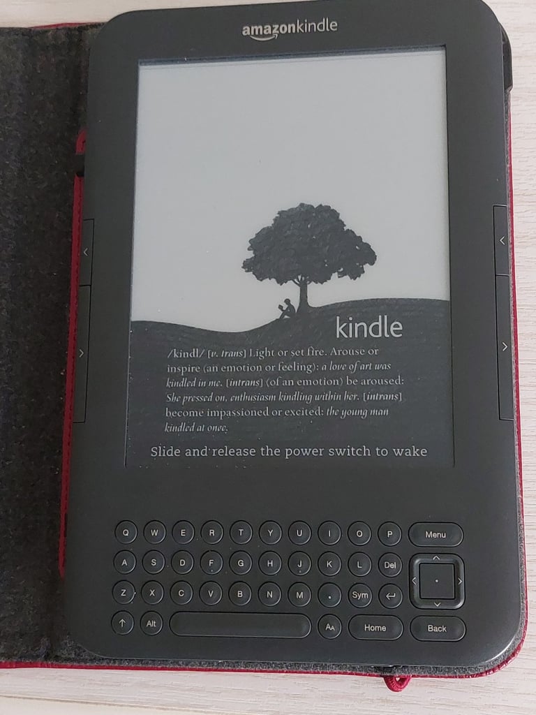 3rd Generation Kindle e-Reader, Kindle Leather Lighted cover, USB charging cable