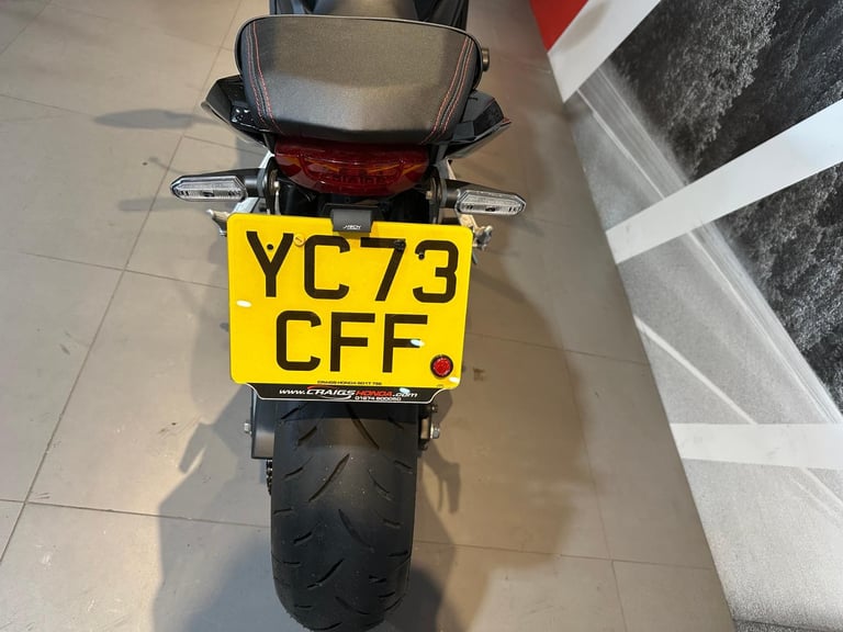 Honda CBR 650 R 2023 with only 988 miles 