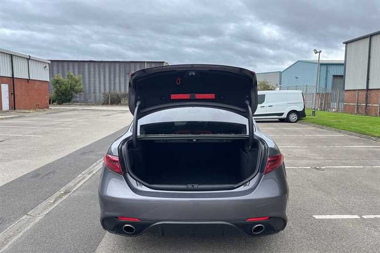 2019 Alfa Romeo Giulia 2.0 TB 280 Veloce 4dr Auto SALOON PETROL Automatic