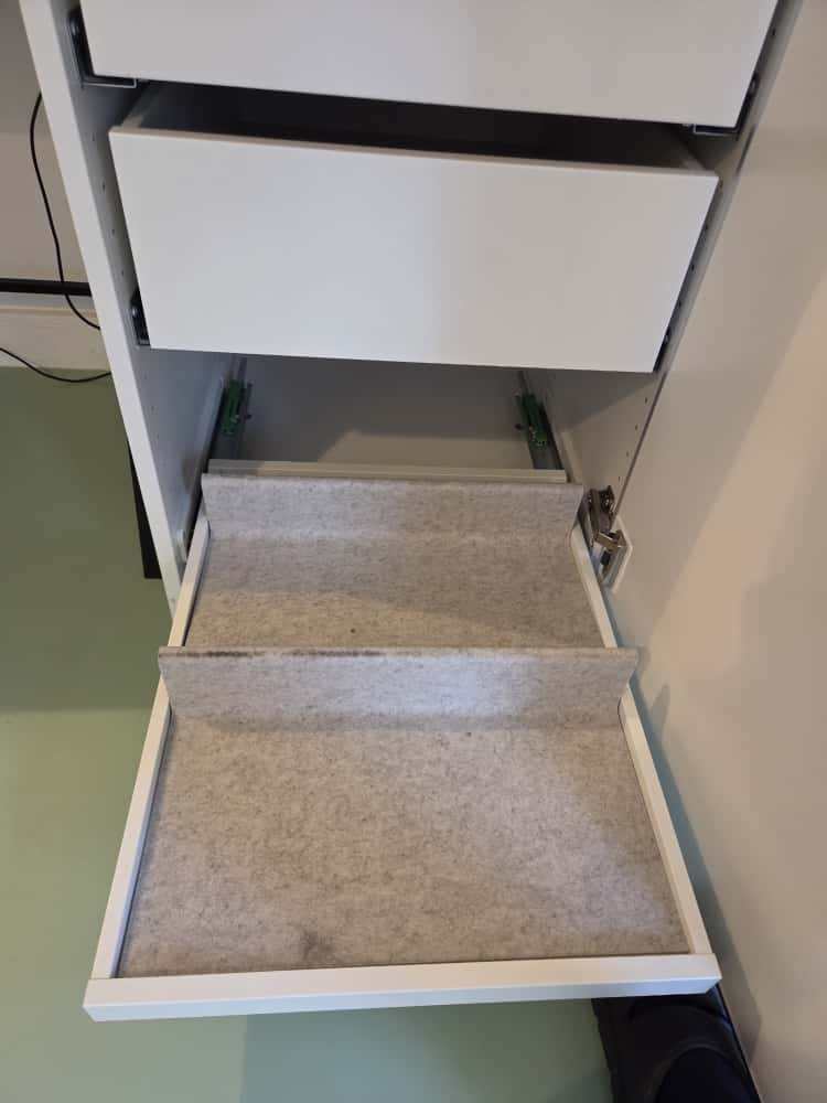 PAX/AHEIM IKEA wardrobe — as new; bought in March 2025