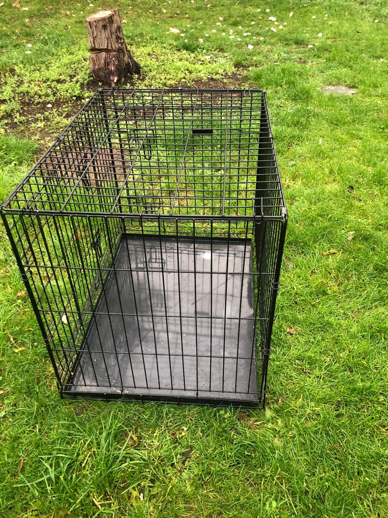 medium dog crate 30 inch long 24 tall 21 wide nice clean condition