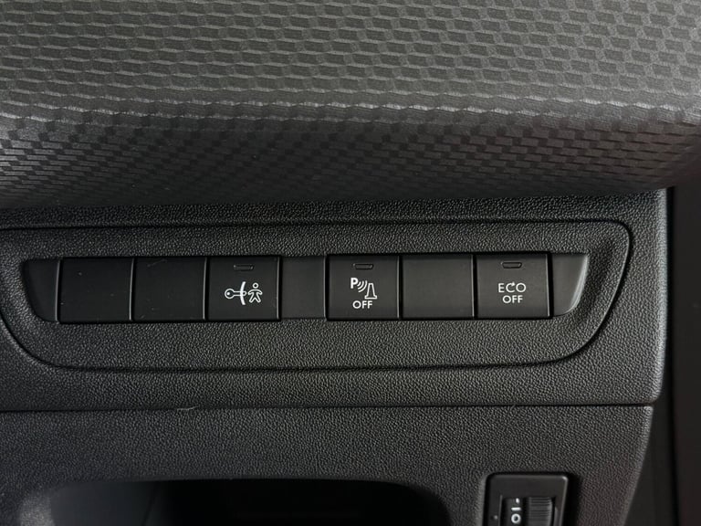 2019 Peugeot 208 1.2 PureTech 82 Signature 5dr [Start Stop] HATCHBACK PETROL Manual