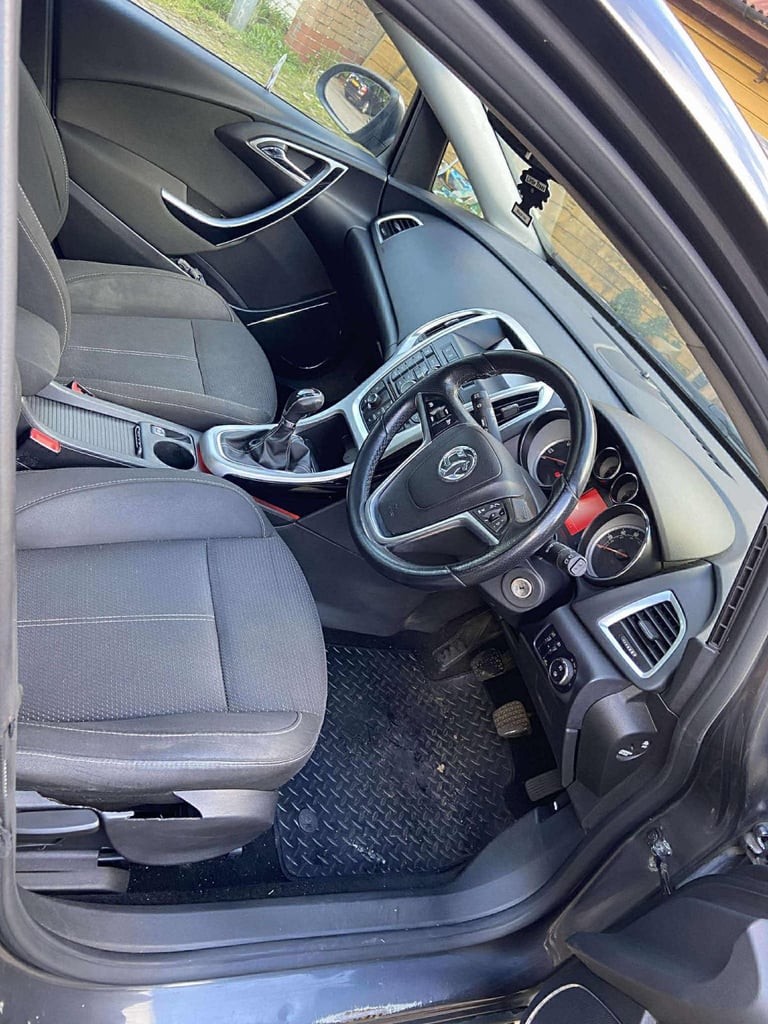 For sale my Vauxhall Astra 2012  2.0 diesel Cdti 