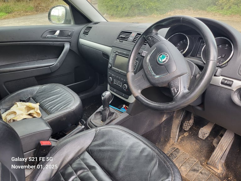 Skoda, YETI, Hatchback, 2012, Manual, 1968 (cc),5 doors - Image 4