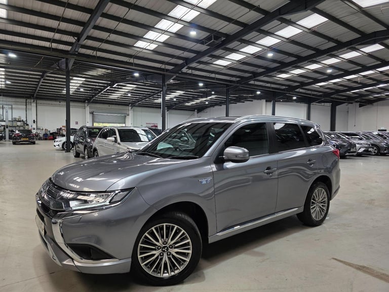image for 2020 Mitsubishi Outlander 2.4h TwinMotor 13.8kWh Dynamic CVT 4WD Euro 6 (s/s) 5dr ESTATE Petrol/E...