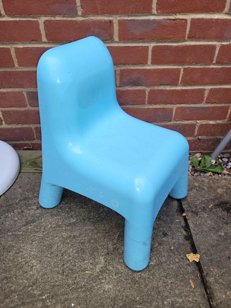 FREE small plastic chair, Summertown 