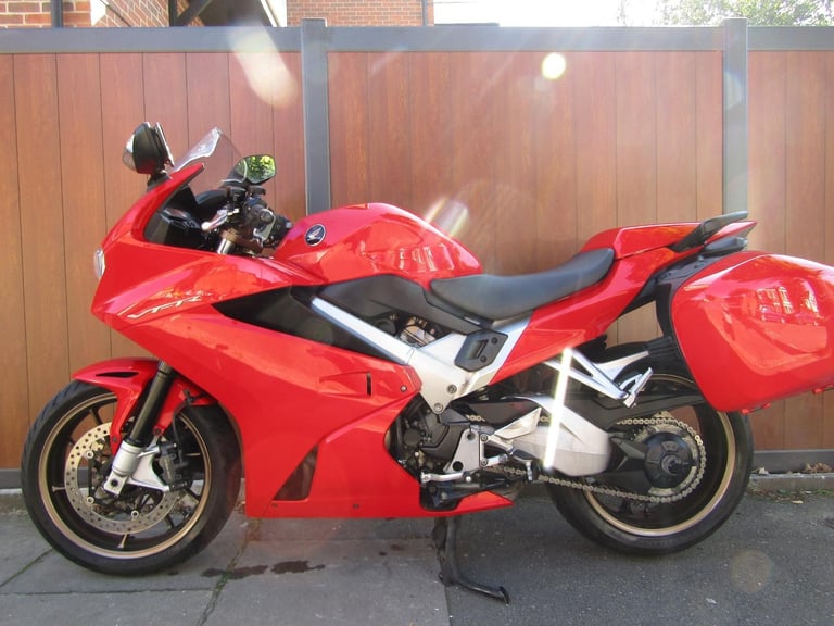 HONDA VFR 800 f ONLY 15230 MILES * FULL SERVICE HISTORY * ONE OWNER FROM NEW *