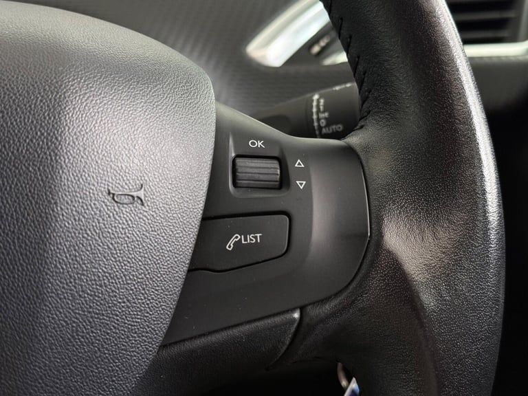 2019 Peugeot 208 1.2 PureTech 82 Signature 5dr [Start Stop] HATCHBACK PETROL Manual