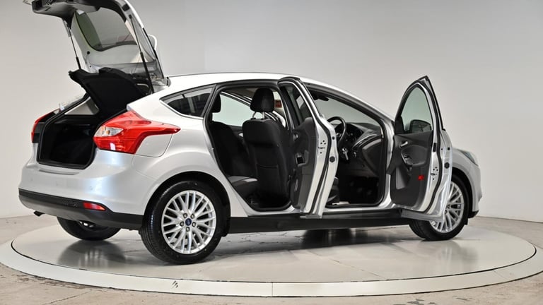 2014 Ford Focus 1.6 TDCi Zetec Euro 5 (s/s) 5dr HATCHBACK Diesel Manual
