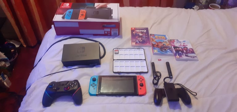 NINTENDO SWITCH CONSOLE 