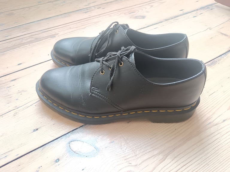 Dr. Martens 1461 Vegan, Unisex-Adult Lace-Up Flats
