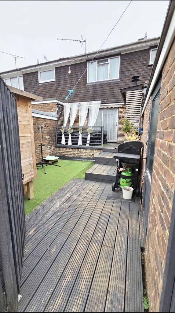 Specious 4 Bedroom house to rent on Downland Drive, Southgate, Crawley