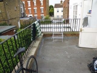 Room with single bed in Fulham
