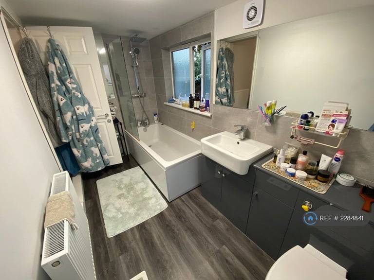 2 bedroom flat in Bridgford Road, West Bridgford, Nottingham, NG2 (2 bed) (#2284841)