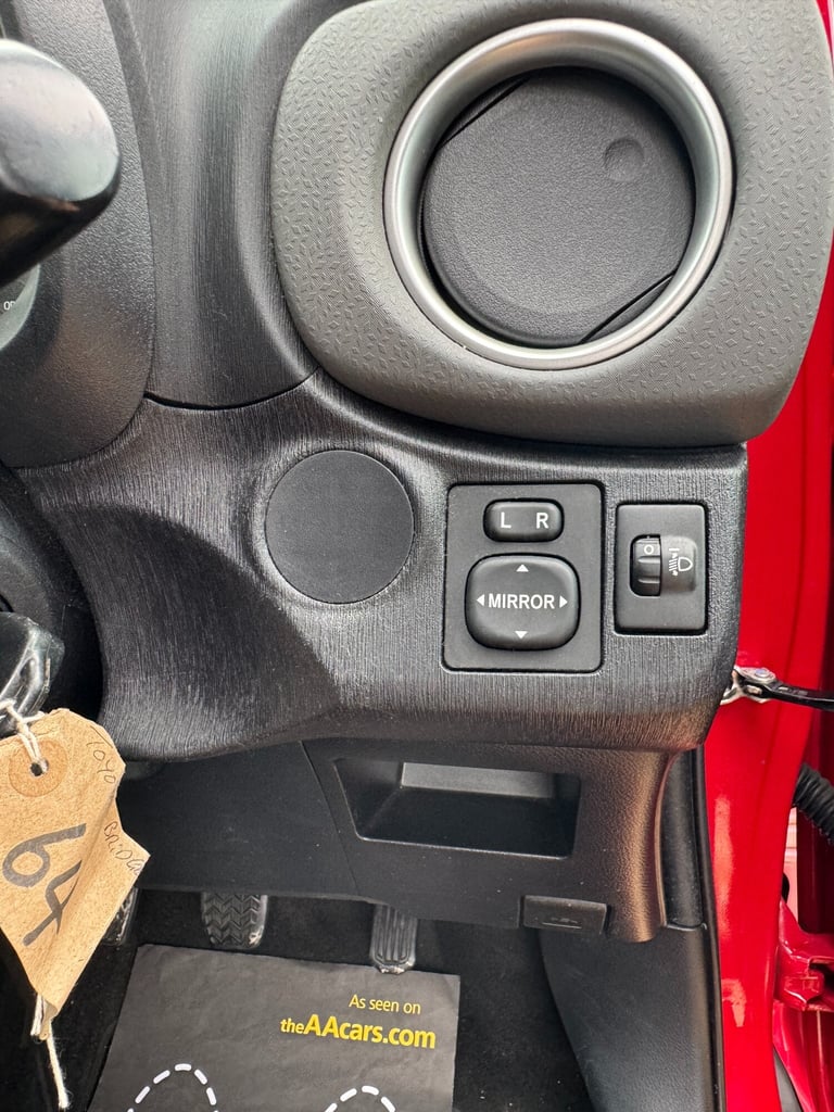2014 Toyota Yaris 1.33 VVT-i Icon+ 5dr HATCHBACK Petrol Manual