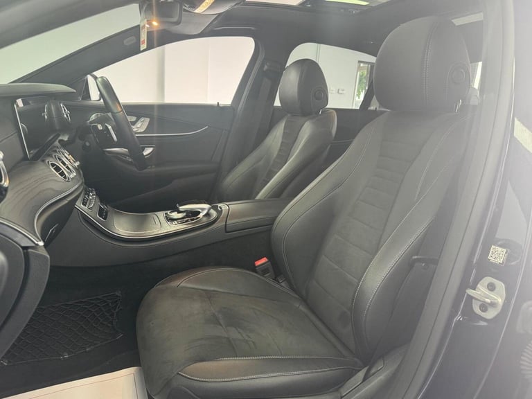 MERCEDES-BENZ E CLASS 2.0 E300d AMG Line Night Edition (Premium Plus) G-Tronic+