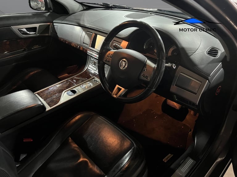 2010 Jaguar XF 3.0d V6 Premium Luxury 4dr Auto SALOON Diesel Automatic